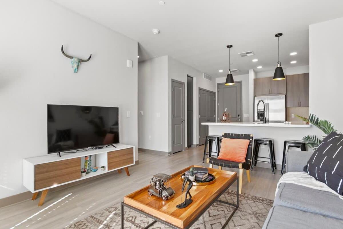 Cozysuites Phx Roro Gym, Pool, Pets, Parking! #4 * Phoenix