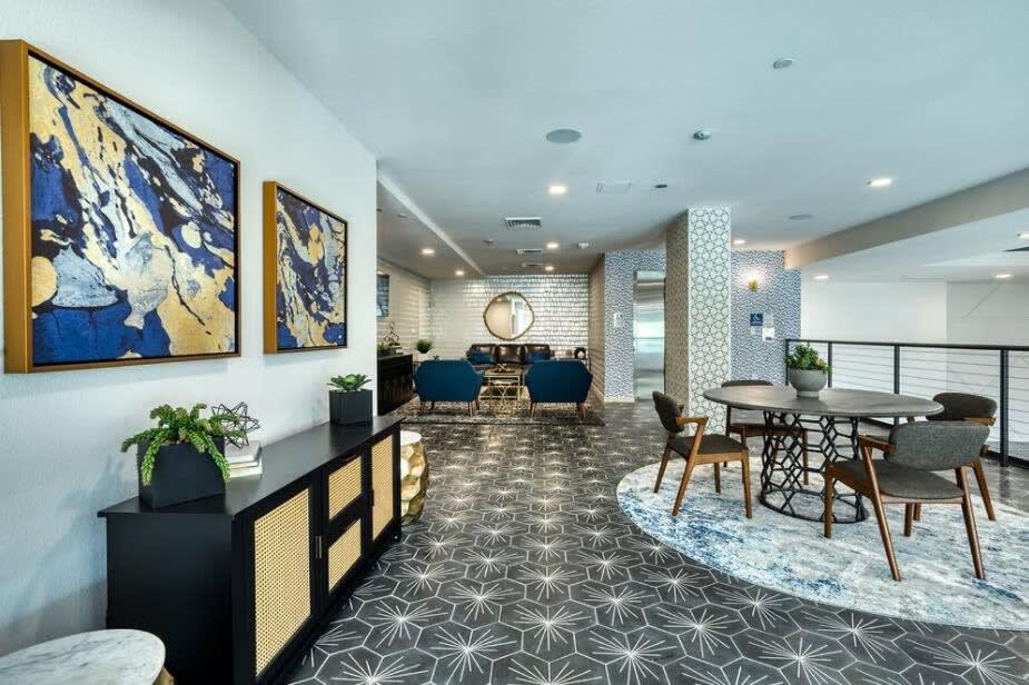 Cozysuites Phx Roro Gym, Pool, Pets, Parking! #4 * Phoenix