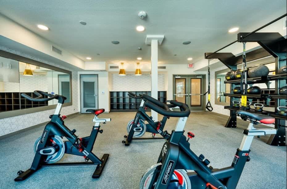 Cozysuites Phx Roro Gym, Pool, Pets, Parking! #4 Apartment Phoenix